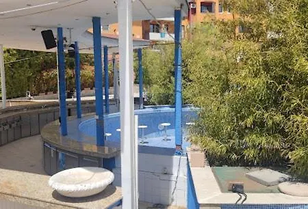 Seaview Young Family - семейство на черно море אהלוי