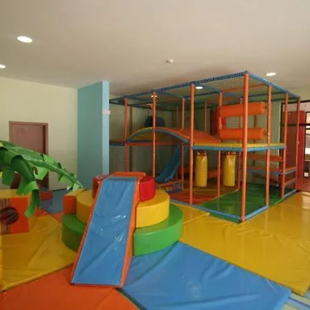 Seaview Young Family - семейство на черно море