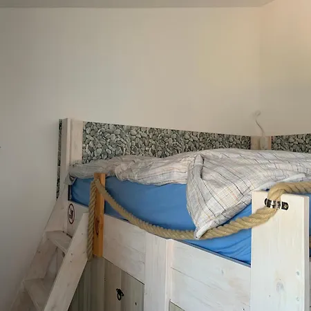 Seaview Young Family - семейство на черно море אהלוי