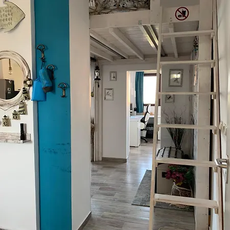 Seaview Young Family - семейство на черно море