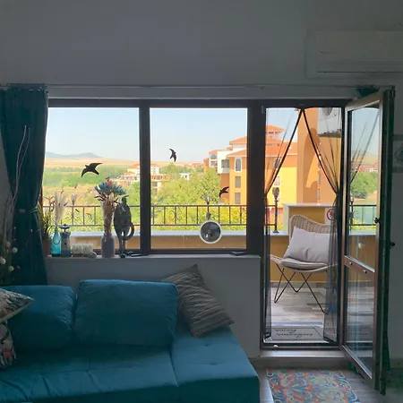 Seaview Young Family - семейство на черно море *