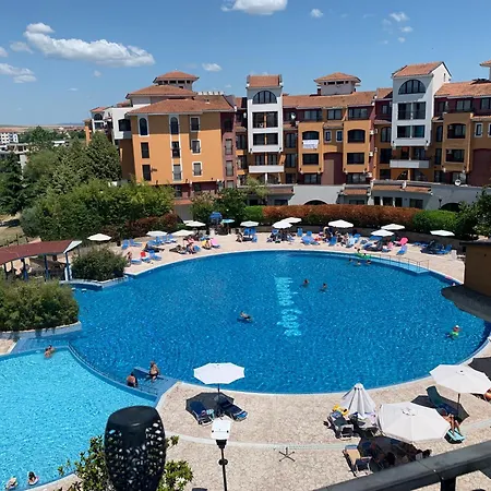 Seaview Young Family - семейство на черно море