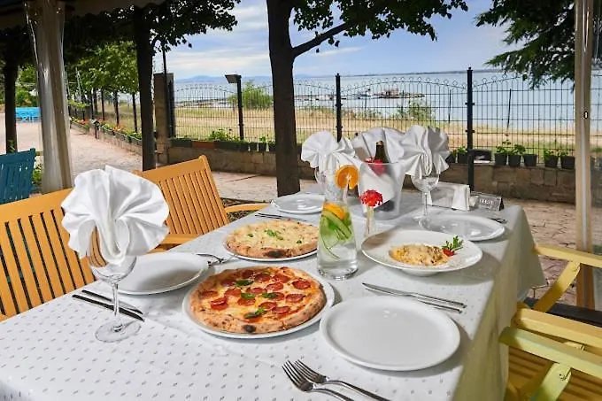Apartamento Sea View Mit Bootstisch-почивка с изглед към морето и маса за лодка